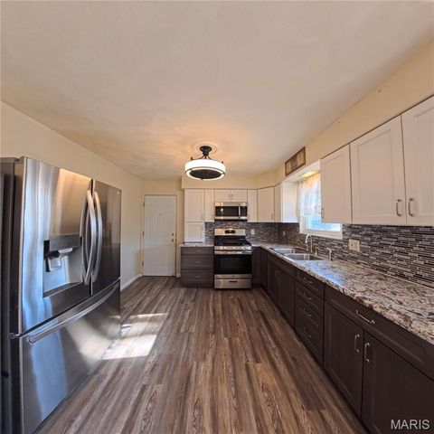 6106 Warren Drive, Belleville, IL 62223