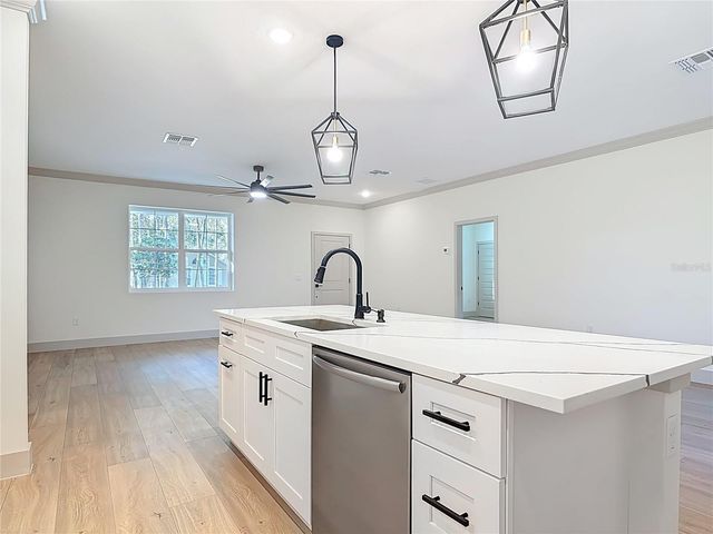 226 W PENNSYLVANIA AVENUE, Lake Helen, FL 32744