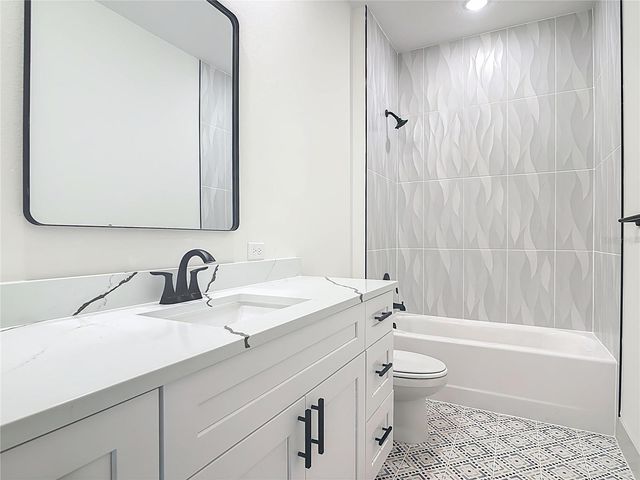 226 W PENNSYLVANIA AVENUE, Lake Helen, FL 32744