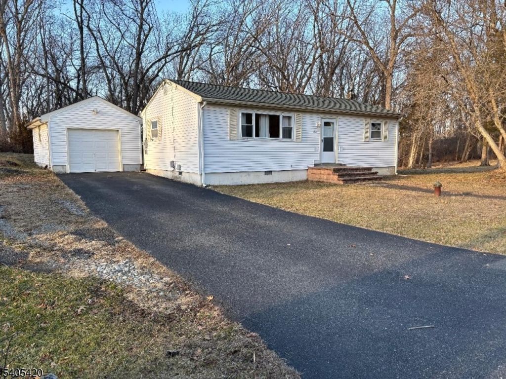 4 Spruce Dr, Green Twp., NJ 07821