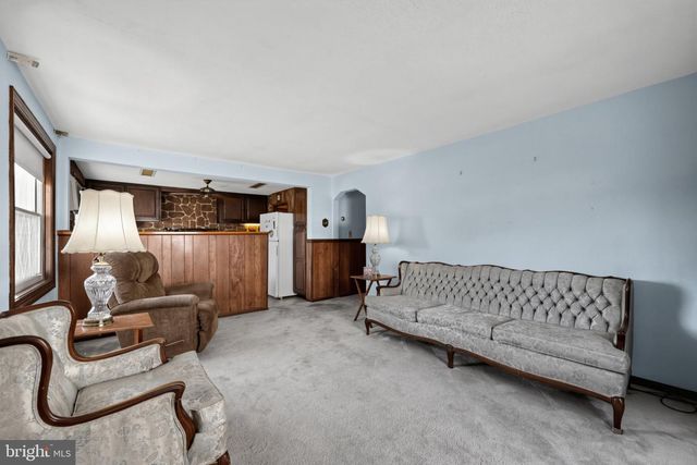 9 SCARLET AVE, Aston, PA 19014