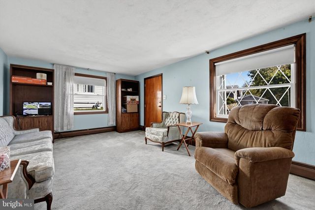 9 SCARLET AVE, Aston, PA 19014