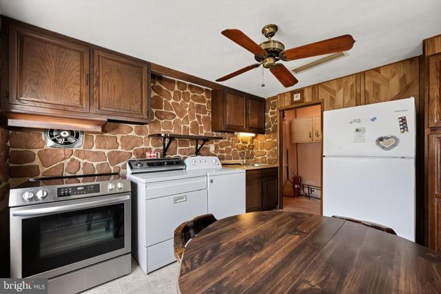 9 SCARLET AVE, Aston, PA 19014