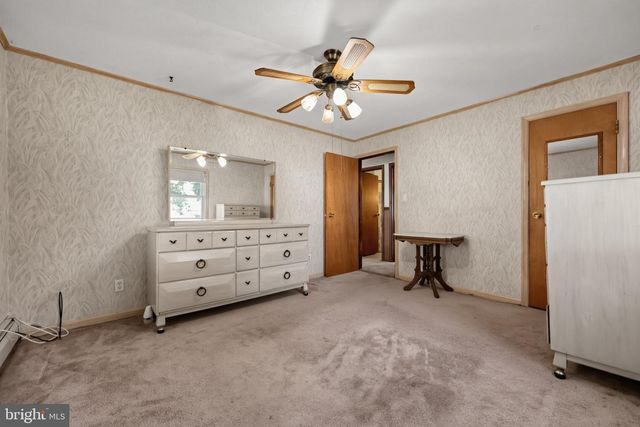 9 SCARLET AVE, Aston, PA 19014
