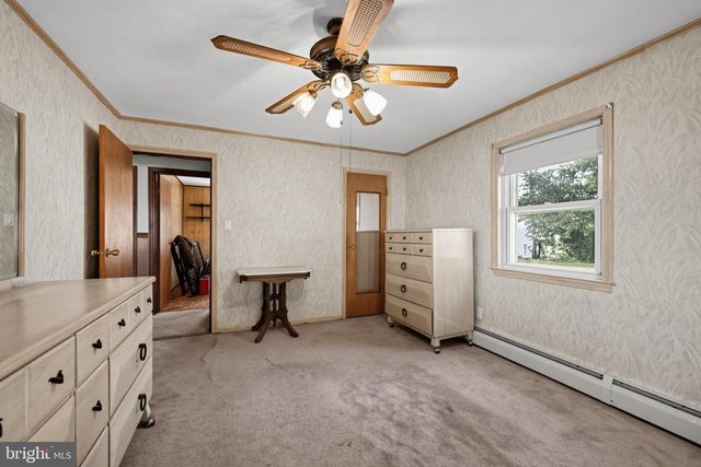 9 SCARLET AVE, Aston, PA 19014