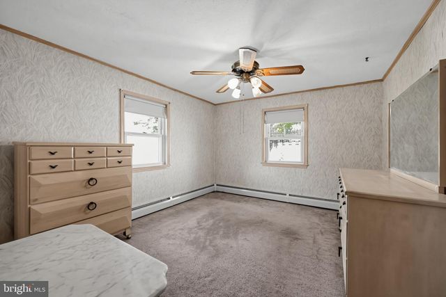 9 SCARLET AVE, Aston, PA 19014