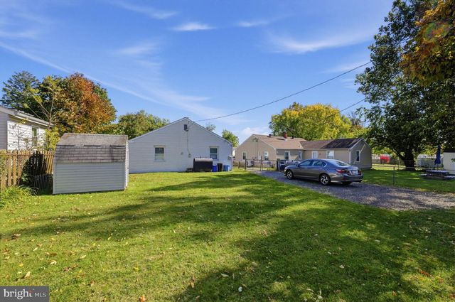 9 SCARLET AVE, Aston, PA 19014