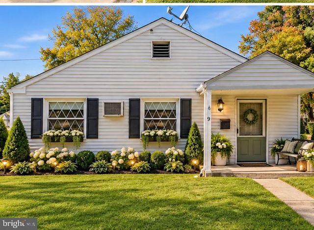 9 SCARLET AVE, Aston, PA 19014