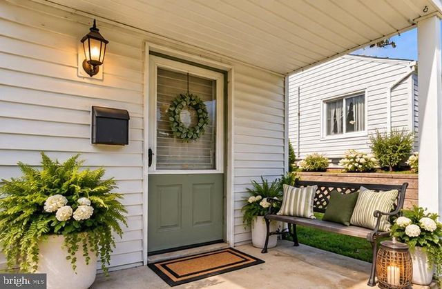 9 SCARLET AVE, Aston, PA 19014