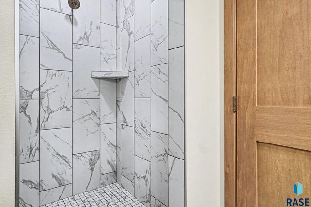 9209 W 43rd St Street, Sioux Falls, SD 57106