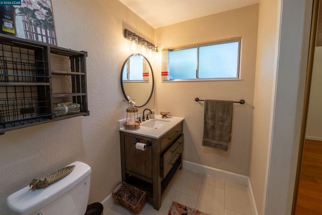 2983 Simas Ave, Pinole, CA 94564
