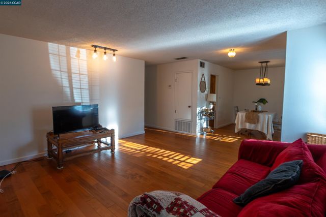 2983 Simas Ave, Pinole, CA 94564