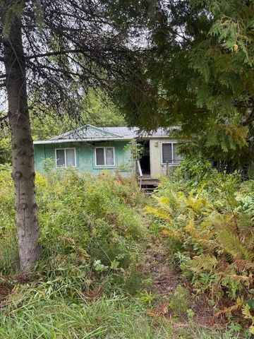 35 Kensington Road, Cumberland Head, NY 12901