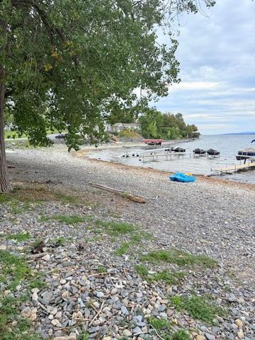 35 Kensington Road, Cumberland Head, NY 12901