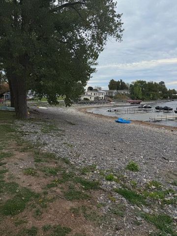 35 Kensington Road, Cumberland Head, NY 12901