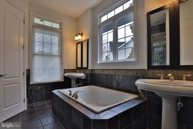 1114 WASHINGTONVILLE DR, Baltimore, MD 21210