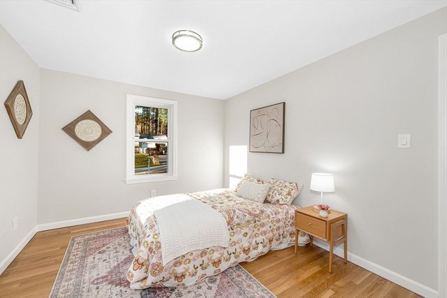 4 Melody Ln, Pelham, NH 03076