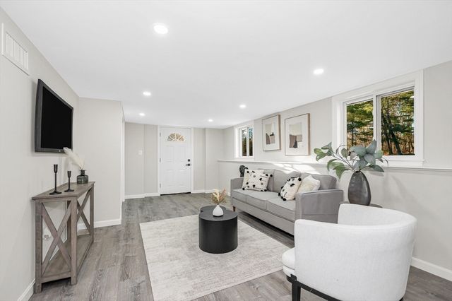 4 Melody Ln, Pelham, NH 03076