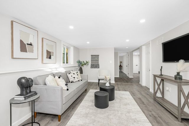 4 Melody Ln, Pelham, NH 03076