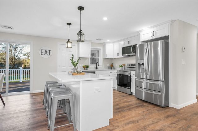 4 Melody Ln, Pelham, NH 03076