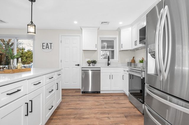 4 Melody Ln, Pelham, NH 03076