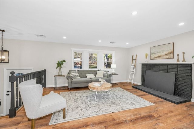 4 Melody Ln, Pelham, NH 03076