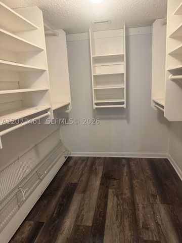 109 Lake Emerald Dr 102, Oakland Park, FL 33309