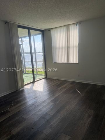 109 Lake Emerald Dr 102, Oakland Park, FL 33309