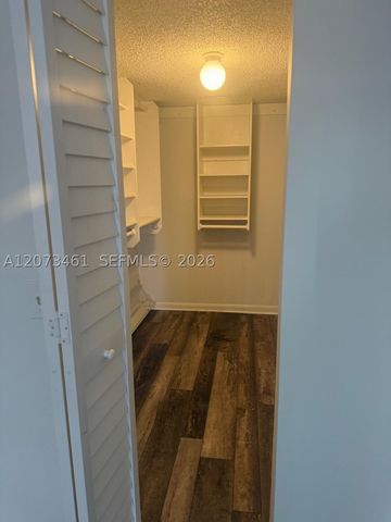 109 Lake Emerald Dr 102, Oakland Park, FL 33309