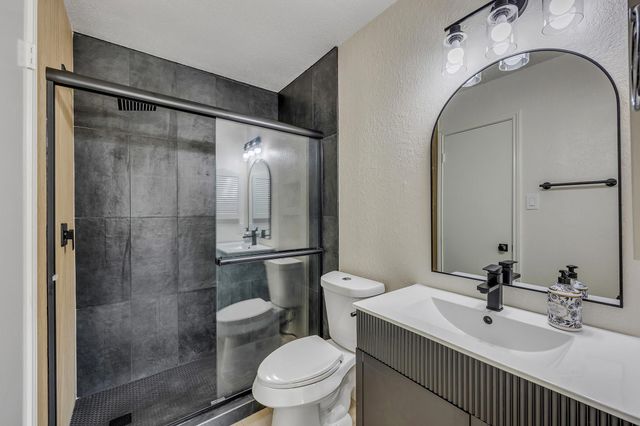 2104 Andover DR, Round Rock, TX 78664
