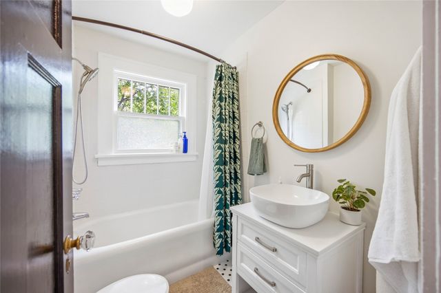 3729 Kingman Boulevard, Des Moines, IA 50311