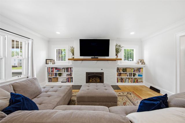 3729 Kingman Boulevard, Des Moines, IA 50311