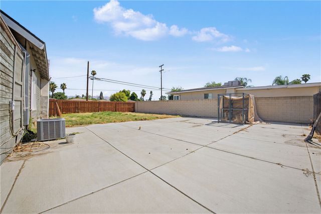 505 E Mayberry Avenue, Hemet, CA 92543