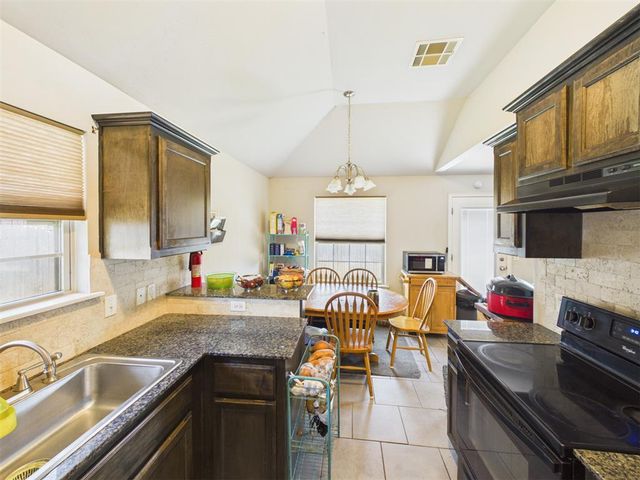 12500 Heritage Oaks Drive, Oklahoma City, OK 73120