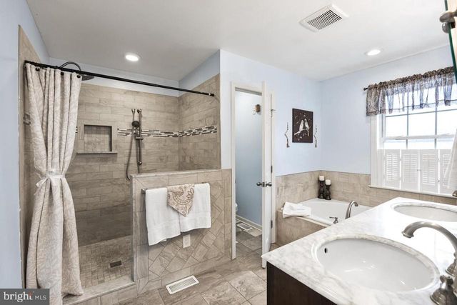 119 LINDA AVE, Delran, NJ 08075