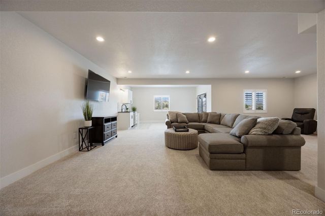 8015 S Vandriver Way, Aurora, CO 80016