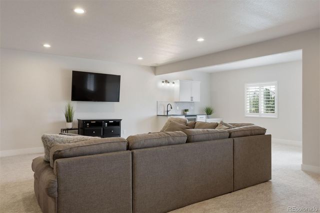 8015 S Vandriver Way, Aurora, CO 80016