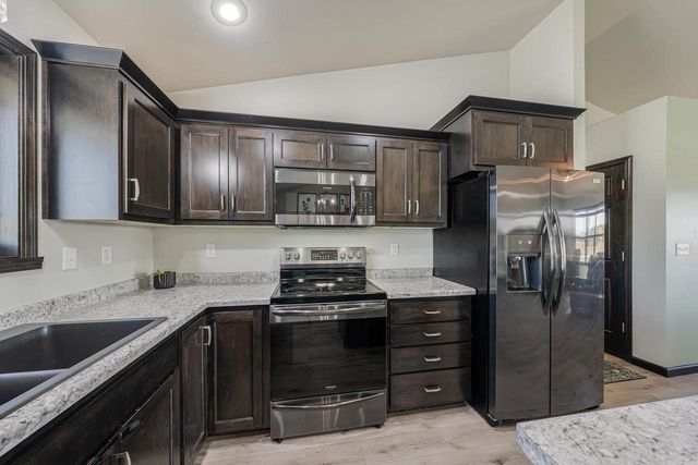 7802 N BROWN COUNTY LINE ROAD, Pulaski, WI 54162