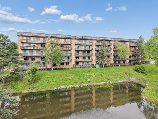8025 Woodglen Lane 403, Downers Grove, IL 60516