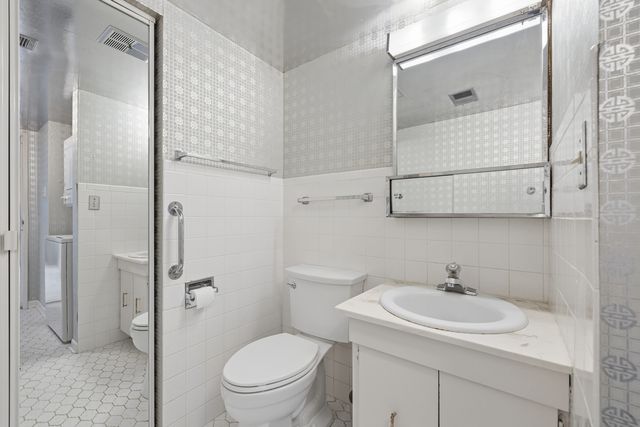 8025 Woodglen Lane 403, Downers Grove, IL 60516
