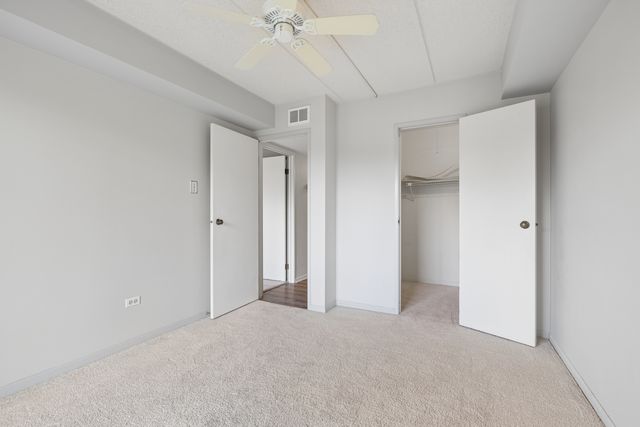 8025 Woodglen Lane 403, Downers Grove, IL 60516
