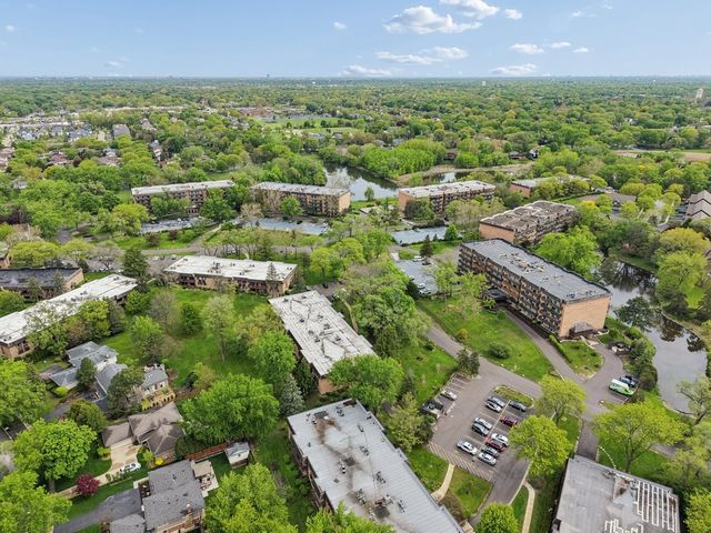 8025 Woodglen Lane 403, Downers Grove, IL 60516
