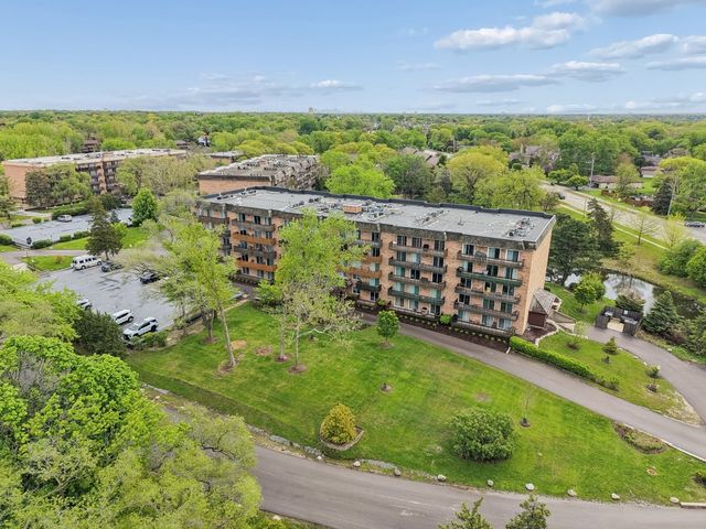 8025 Woodglen Lane 403, Downers Grove, IL 60516