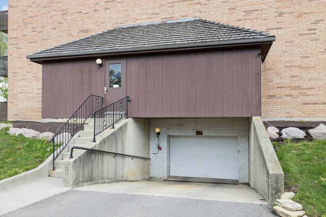 8025 Woodglen Lane 403, Downers Grove, IL 60516