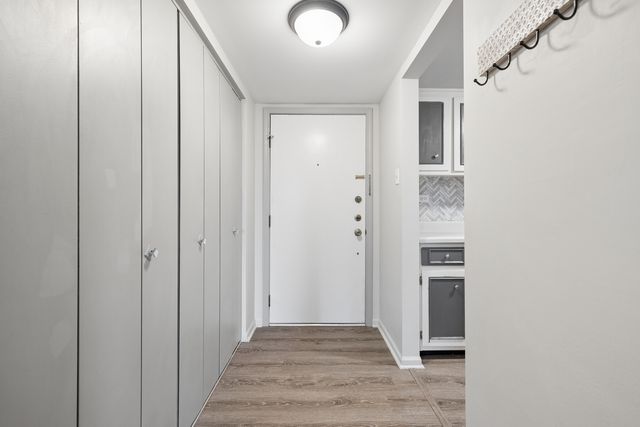 8025 Woodglen Lane 403, Downers Grove, IL 60516