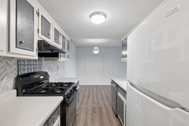 8025 Woodglen Lane 403, Downers Grove, IL 60516