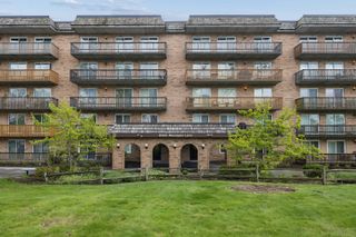 8025 Woodglen Lane 403, Downers Grove, IL 60516