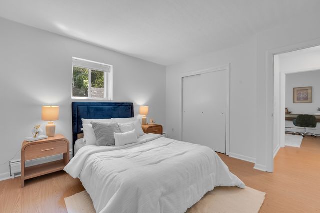 35 Westgate Rd 6, Boston, MA 02467