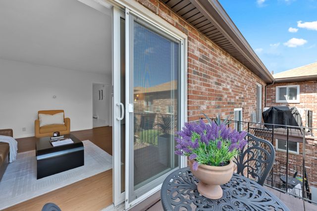 35 Westgate Rd 6, Boston, MA 02467