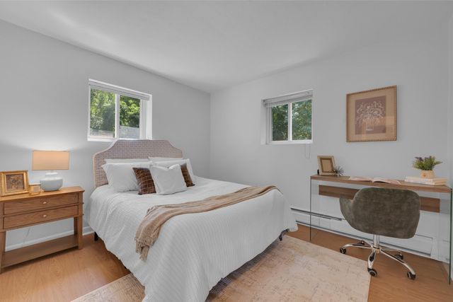35 Westgate Rd 6, Boston, MA 02467